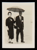 主要名稱：洪炎秋於當選後與夫人關國藩合影圖檔，第1張，共1張