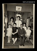 主要名稱：洪炎秋夫婦與女、婿、外孫、外孫女、侄孫合影（生日照）圖檔，第1張，共1張