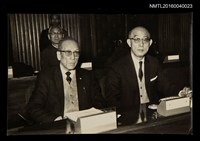 主要名稱：洪炎秋任立委時與謝國城合影（坐姿）圖檔，第1張，共1張