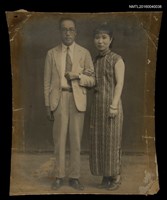 主要名稱：洪炎秋與夫人關國藩合影（應為新婚時期）圖檔，第2張，共3張
