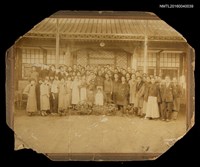 主要名稱：洪炎秋、關國藩結婚照圖檔，第1張，共1張