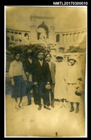 主要名稱：林爾嘉(右四)與林景仁(右三)、張福英(右二)合影圖檔，第1張，共2張