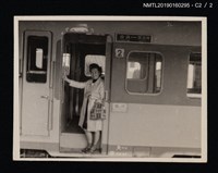 主要名稱：林氏好於日本電車上的獨照圖檔，第4張，共4張