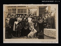 主要名稱：林氏好與家人合影（於庭院中）圖檔，第2張，共5張