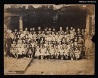 主要名稱：林氏好擔任臺南第三公學校第二幼稚園保姆時期留影（與學生合影）圖檔，第1張，共1張