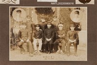 主要名稱：1930年彭城集會紀念（彭城の集ひ）/副題名：龍瑛宗與7名同學合照/其他-相簿名稱：龍瑛宗相片集1圖檔，第1張，共1張