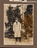 主要名稱：男學生獨照28/其他-相簿名稱：龍瑛宗相片集1圖檔，第1張，共1張