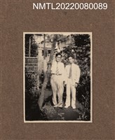 主要名稱：龍瑛宗與友人於庭院合照/其他-相簿名稱：龍瑛宗相片集1圖檔，第1張，共1張