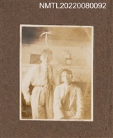 主要名稱：龍瑛宗與友人於住家內合照/其他-相簿名稱：龍瑛宗相片集1圖檔，第1張，共1張