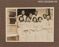 主要名稱：龍瑛宗1938年新春與台灣銀行總行同事旅遊花蓮太魯閣（9人於知本溫泉合照）/其他-相簿名稱：龍瑛宗相片集1圖檔，第1張，共1張