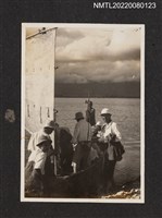 主要名稱：登船側拍（東部海岸山脈系列照片）/其他-相簿名稱：龍瑛宗相片集2圖檔，第1張，共1張