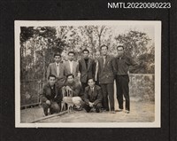 主要名稱：龍瑛宗與9名男性合照（空地合照2）/其他-相簿名稱：龍瑛宗相片集2圖檔，第1張，共1張