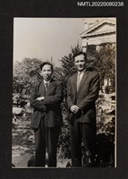 主要名稱：龍瑛宗與中年男性於荷花池邊合照（新公園行3）/其他-相簿名稱：龍瑛宗相片集2圖檔，第1張，共1張