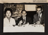主要名稱：龍瑛宗與1男1女於喜宴上合照/其他-相簿名稱：龍瑛宗相片集2圖檔，第1張，共1張