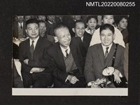 主要名稱：龍瑛宗與群眾於餐會合照/其他-相簿名稱：龍瑛宗相片集2圖檔，第1張，共1張