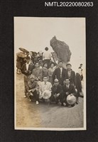 主要名稱：龍瑛宗與7男2女於女王頭合照（野柳行1）/其他-相簿名稱：龍瑛宗相片集2圖檔，第1張，共1張