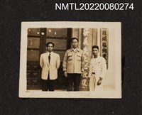 主要名稱：龍瑛宗與2名男性於埔鹽鄉農會門前合照/其他-相簿名稱：龍瑛宗相片集2圖檔，第1張，共1張
