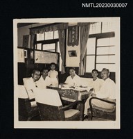 主要名稱：王詩琅與同仁於辦公室合照圖檔，第1張，共1張