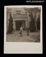 主要名稱：王詩琅與友人於南投縣政府前合照（1957-11）圖檔，第1張，共2張