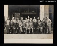 主要名稱：王詩琅與友人於林壽南宅前合照（1959-10）圖檔，第1張，共2張