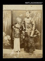 主要名稱：吳鸞旂與三子吳東漢兩人合照/其他-：吳鸞旂家族相簿-007圖檔，第1張，共2張