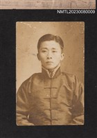 主要名稱：吳鸞旂長子吳子瑜穿著唐衫上半身獨照-1/其他-：吳鸞旂家族相簿-009圖檔，第2張，共2張
