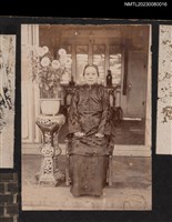 主要名稱：吳鸞旂家族女性端坐獨照/其他-：吳鸞旂家族相簿-016圖檔，第2張，共2張