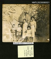 主要名稱：吳鸞旂後世家族成員於祖墳留影/其他-：吳鸞旂家族相簿-021圖檔，第1張，共2張