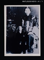 主要名稱：賴楊儀坐姿官服照（翻拍照）圖檔，第3張，共3張