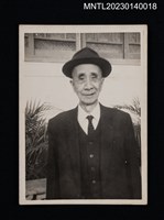 主要名稱：賴子清穿著西裝戴帽半身照圖檔，第1張，共1張