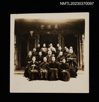 主要名稱：蘇鑾等20人於義德堂前合影圖檔，第1張，共1張