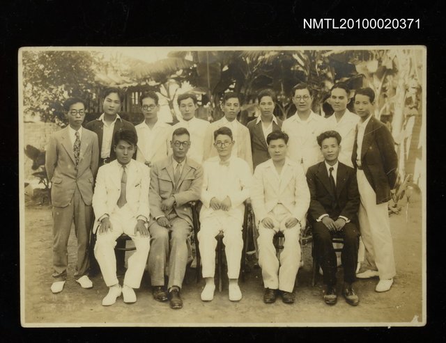 主要名稱：日治作家在台南縣佳里鎮吳新榮宅大合影圖檔，第1張，共1張