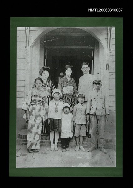 主要名稱：友人和服全家福合照(影本)圖檔，第1張，共1張