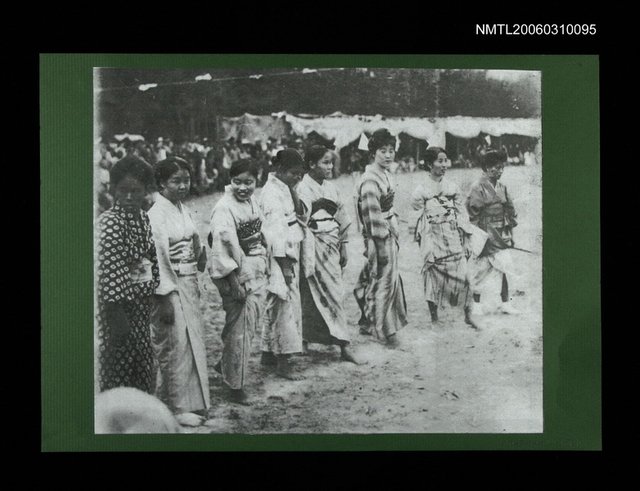 主要名稱：婦女和服8人合照(影本)圖檔，第1張，共1張