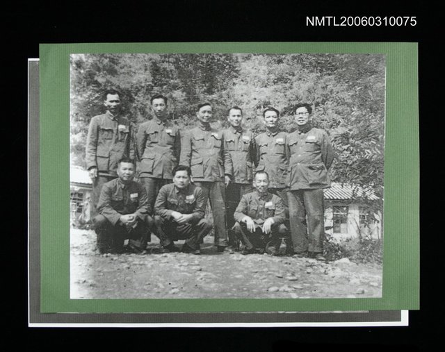 主要名稱：與「革命實踐研究院」成員合影(影本) 圖檔，第1張，共1張