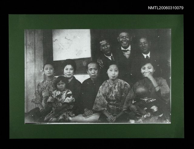 主要名稱：全家福合照(影本)圖檔，第1張，共1張