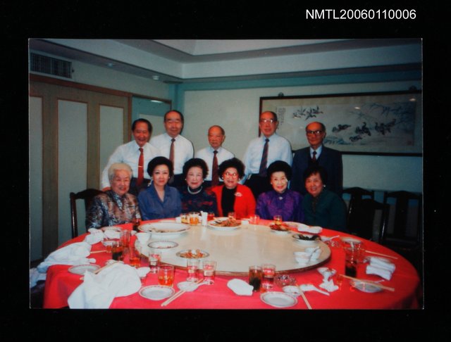 主要名稱：孫如陵與文人10人合照圖檔，第1張，共1張