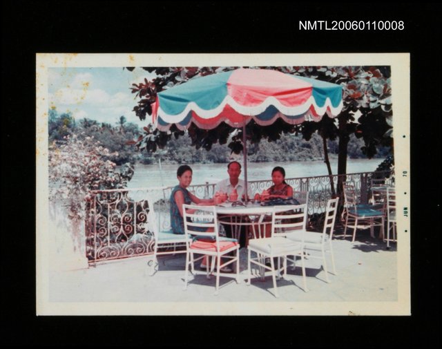 主要名稱：孫如陵與鐘梅音等3人合照圖檔，第1張，共1張