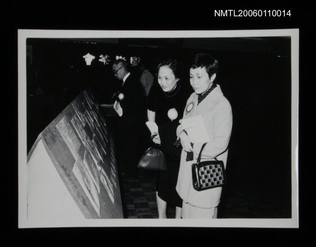 主要名稱：華嚴等人茶會參觀照圖檔，第1張，共1張