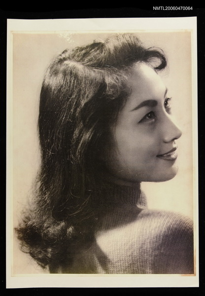 主要名稱：張漱菡二十七歲時留影圖檔，第1張，共1張