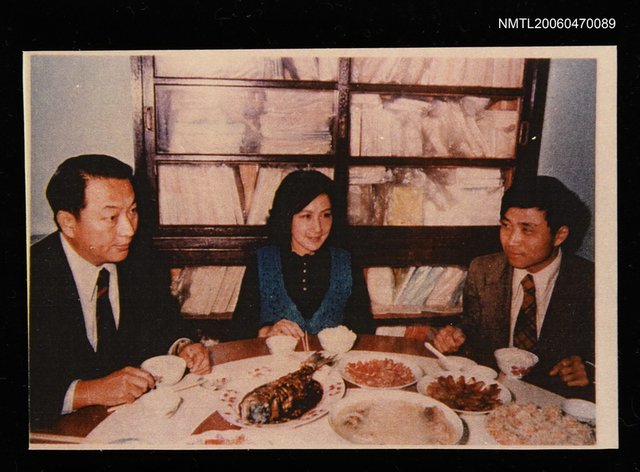 主要名稱：張漱菡於胡府用餐與友人合影（1970）圖檔，第1張，共1張
