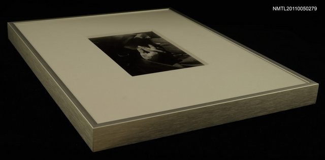 主要名稱：周夢蝶的手部特寫圖檔，第3張，共5張