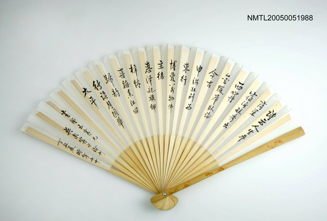 主要名稱：竹製紙扇子圖檔，第1張，共1張