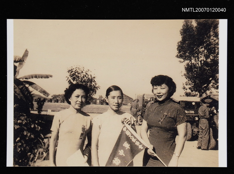 主要名稱：劉枋與徐鍾佩、謝冰瑩圖檔，第1張，共1張