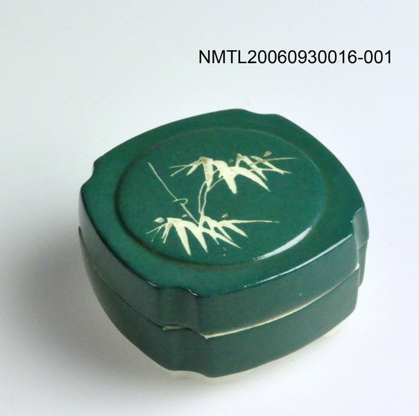 主要名稱：筆筒及其他文具用品（瓷製墨綠色圓盒上蓋）圖檔，第1張，共3張