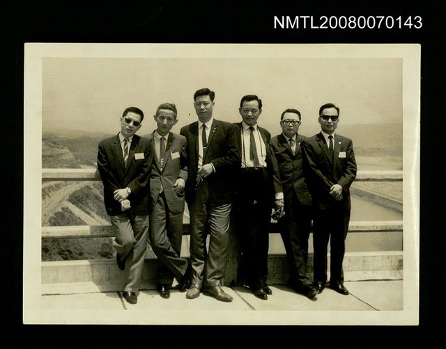 主要名稱：蕭白與隱地、朱西甯等人合照圖檔，第1張，共1張