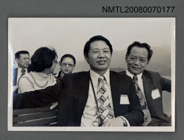 主要名稱：蕭白與洛夫、尹雪曼等人合影圖檔，第1張，共1張