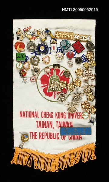 主要名稱：錦旗上的徽章（49枚）圖檔，第1張，共1張