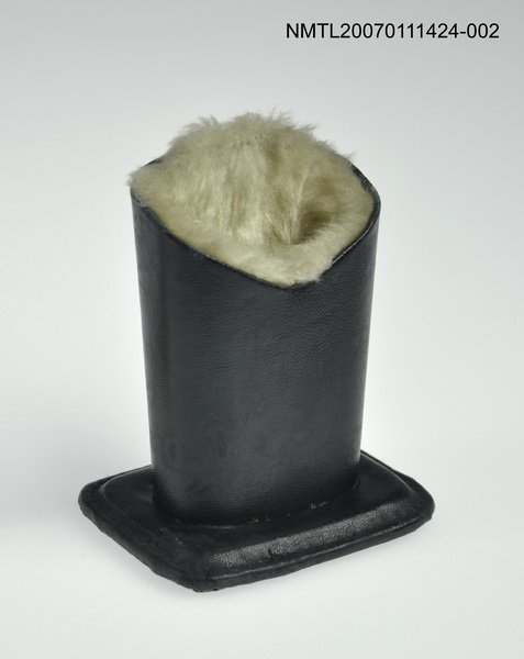 主要名稱：何凡（夏承楹）眼鏡的護鏡架圖檔，第1張，共1張