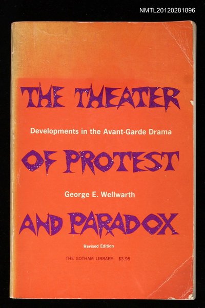 主要名稱：THE THEATER OF PROTEST AND PARADOX: DEVELOPMENTS IN THE AVANT-GARDE DRAMA圖檔，第1張，共1張